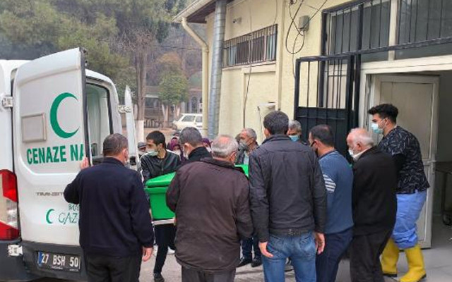 Gaziantep'te intihar: Yaşadığı binanın yangın merdiveninde asılı bulundu - Resim: 1