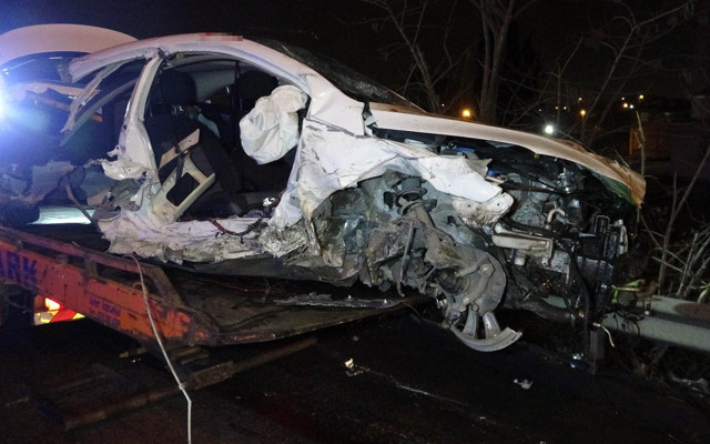 Samsun'da karşı şeride geçen otomobil dehşet saçtı: 1 ölü 2 yaralı - Resim: 0