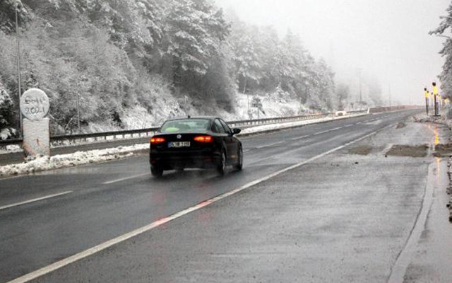 Bolu Dağı'nda kar yağışı etkili oldu - Resim: 1