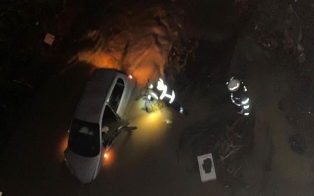 Tekirdağ'da feci kaza! Otomobil ile uçtuğu derede telefonla yardım istedi - Resim: 0