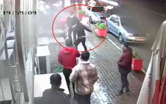 İzmir'de şehir eşkıyası dehşeti! Haraç vermeyince önce babayı sonra oğlunu bıçakladı - Resim: 1