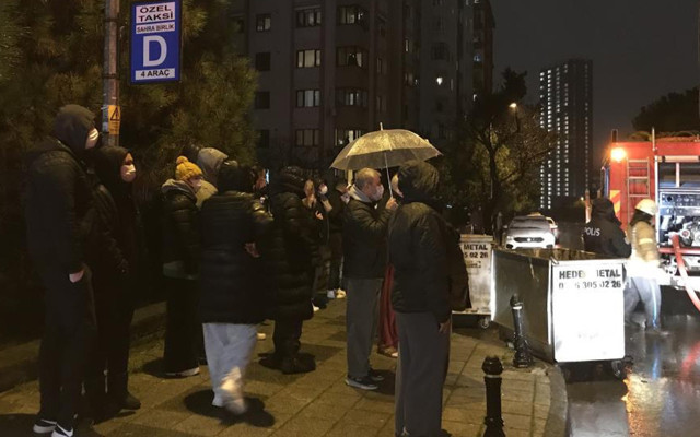 Kadıköy'de korkutan patlama: Mahalleli can havliyle sokağa döküldü - Resim: 0