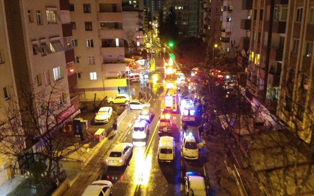 Kadıköy'de korkutan patlama: Mahalleli can havliyle sokağa döküldü - Resim: 1