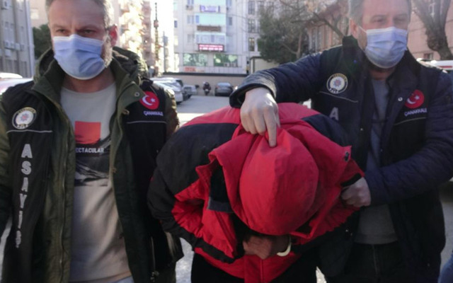 Çanakkale'de 5 kadını elle taciz etti! Yakalanan sapık adliyeye sevk edildi - Resim: 1