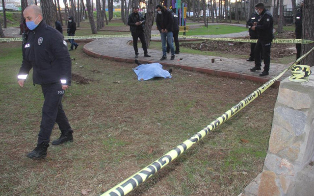 Adana'da çocuk parkında korkunç cinayet! Kafasından ve göğsünden vurularak öldürüldü - Resim: 1