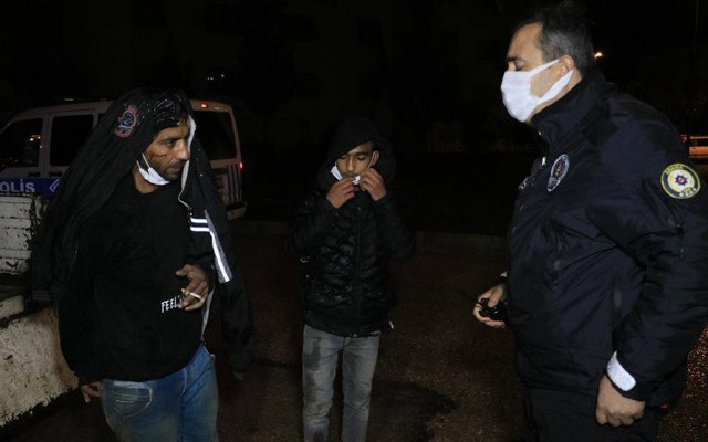 Adana'da demir çubuklarla dövdükleri adamın arabasına el koyup oğlunu kaçırdılar - Resim: 0