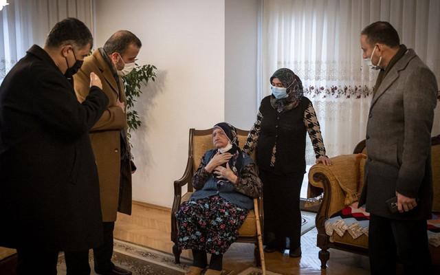 Ankara'nın en yaşlı iki kadını koronavirüs aşısını evlerinde oldu - Resim: 0