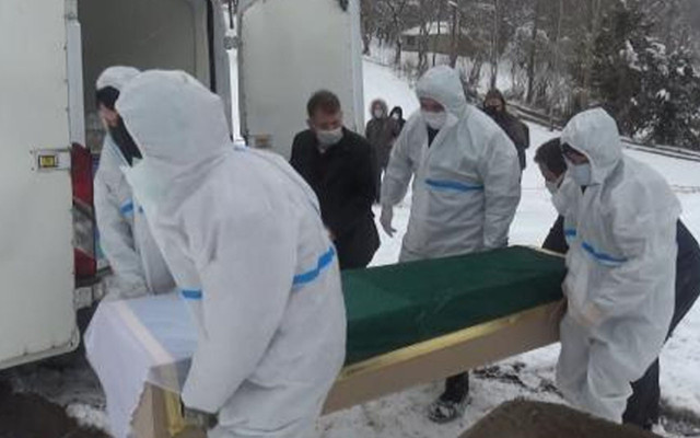 Trabzon'da 1 haftada aynı aileden 3 kişi koronavirüs nedeniyle yaşama veda etti - Resim: 1