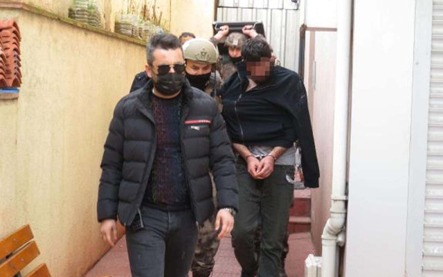 Ataşehir'de bıçakla kendisini kesmeye kalktı! İntihar girişimini Özel harekat durdurdu - Resim: 1