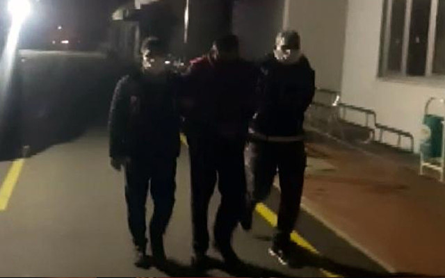 Adana'da uyuşturucu alırken yakalandı 'annemi kurtarın' diye yardım istedi - Resim: 0