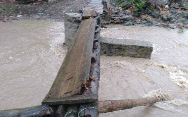 Balıkesir'de çöken köprüden düşüp suya kapılan kadının cesedi 4 kilometre ileride bulundu - Resim: 2