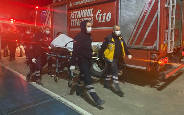 Kartal Sahili'nde kayalıklara sıkışmış halde ceset bulundu - Resim: 1