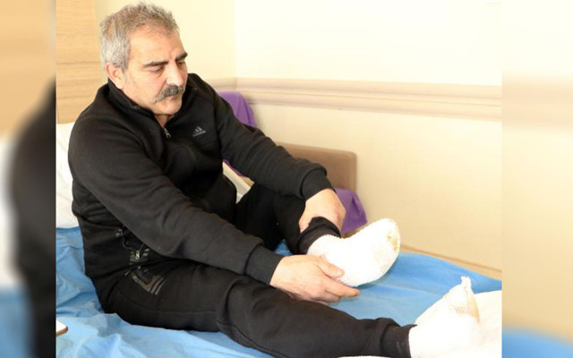 Erzurum'da başına gelene o da inanamadı! Kamyon şoförünün ayakları dondu - Resim: 0