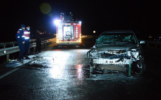 Sakarya'da eşi otomobilde sıkıştı sürücü şoku uzun bir atlatamadı - Resim: 1