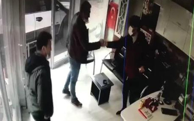 Giresun'da 2 kişinin oyunuyla esnaf şoka uğradı! 14 bin lirası gitti geriye sahte ballar kaldı - Resim: 3