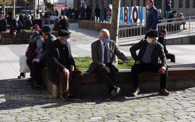 Maske karbondioksit birikmesine neden olur mu? Prof. Dr. Tevfik özlü yanıtladı - Resim: 0