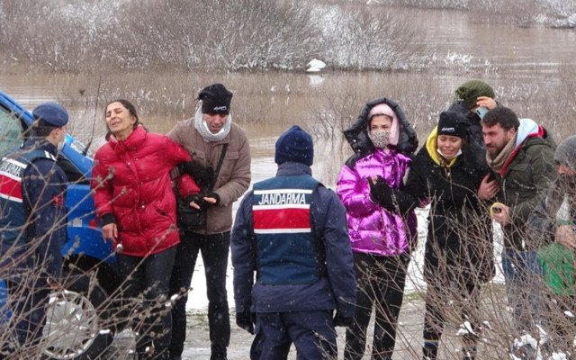 Çanakkale'de 12 saniye sonra irtibat kesilmişti! 2 çocuk annesi cansız halde sudan çıkarıldı - Resim: 1