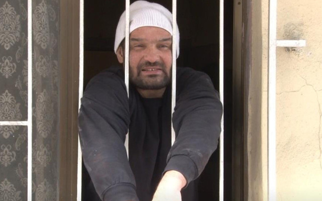 Olay yeri Esenyurt! Arkadaşını bıçaklayan şahıs camdan meyve uzattı - Resim: 0