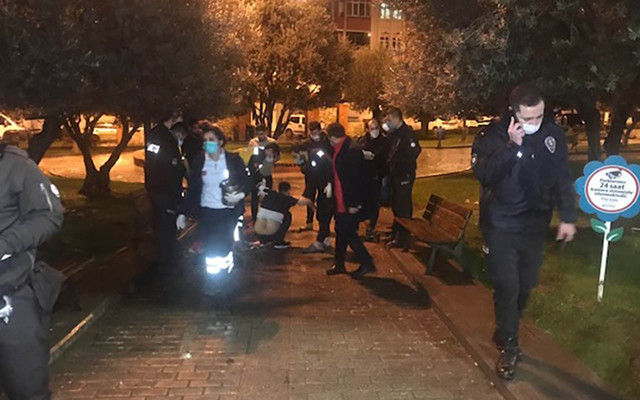 Zeytinburnu'nda yabancı uyruklu kişiye gasp şoku! Kolundan yaralandı - Resim: 1