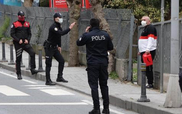 Şişli'de sıcak saatler: Korsan taksici benzin bidonuyla intihara kalkıştı - Resim: 0