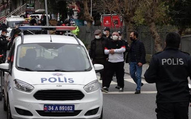 Şişli'de sıcak saatler: Korsan taksici benzin bidonuyla intihara kalkıştı - Resim: 2