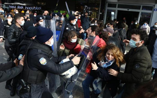 Ankara'da Boğaziçi Üniversitesindeki olaylara destek için düzenlenen izinsiz gösteride 69 gözaltı - Resim: 0