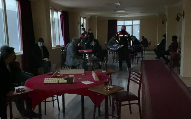 Esenyurt'ta aynı yere beşinci baskın! Yine camdan atlayıp kaçmaya çalıştılar - Resim: 0