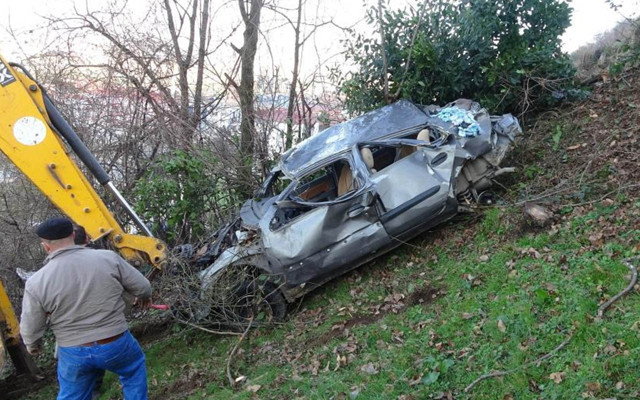 Samsun'da 200 metrelik uçuruma yuvarlanan otomobilde sürücü öldü - Resim: 0