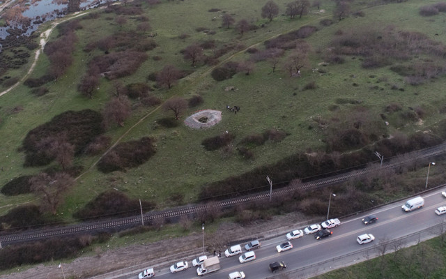 İstanbul Avcılar'da define kazısı yapan 2 kişi yakalandı - Resim: 0