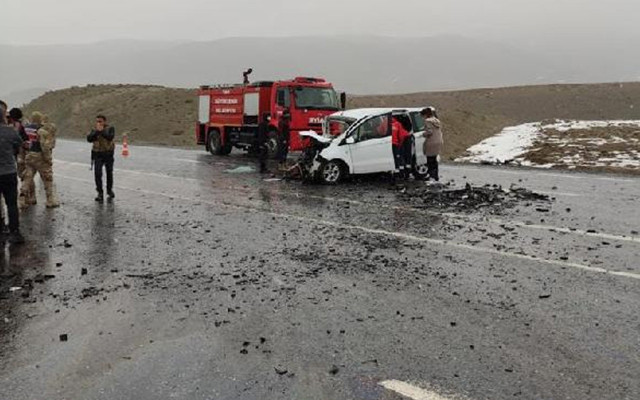 Van'da trafik kazasında can pazarı! 3 kişi öldü 7 kişi de yaralandı - Resim: 0