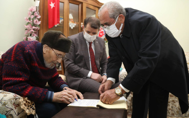 Sivas'ta yaşlı çift cami inşaatına 5 milyon 300 bin lira bağışta bulundu - Resim: 0