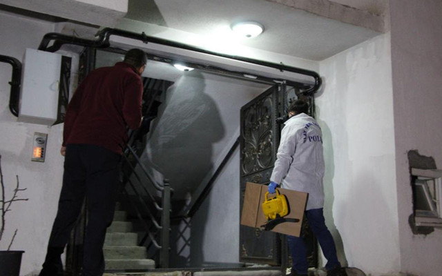 Denizli'de ihanetle suçladığı eşini defalarca bıçakladı - Resim: 0