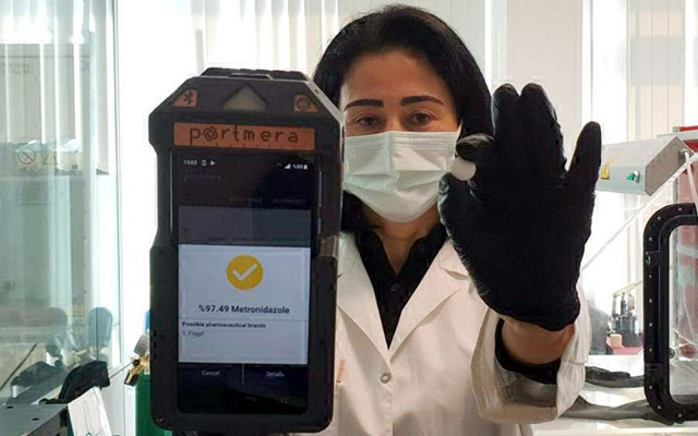 ABD'yi bırakıp Türkiye'ye döndü Türk kimyagerin keşfi sahte ilaç pazarına darbe vuracak - Resim: 0