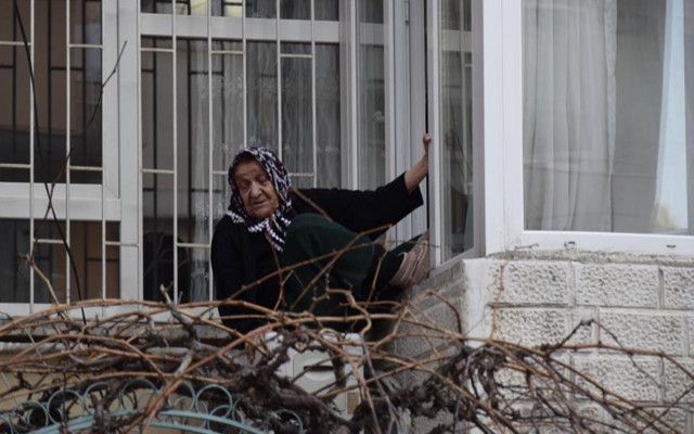 Burdur'da yaşlı kadın ekipleri harekete geçirdi! Kızı lavaboya gidince... - Resim: 0