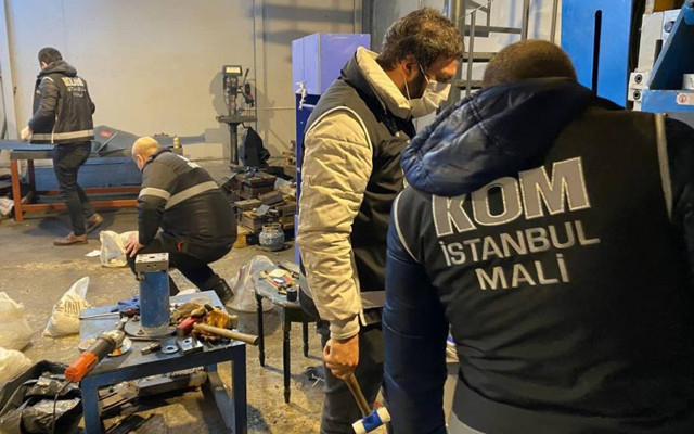 Esenyurt'ta kalpazan operasyonu! Yüklü miktarda sahte madeni euro ele geçirildi - Resim: 1