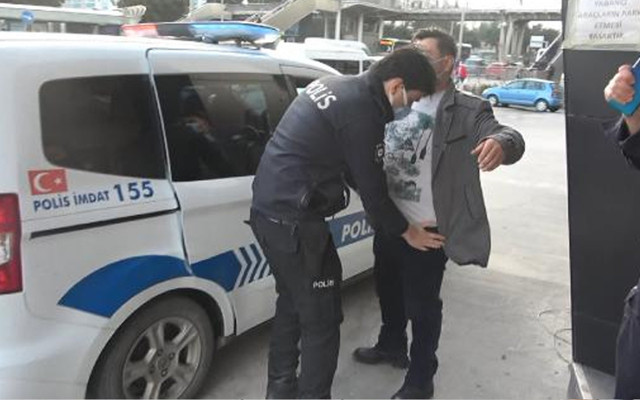 Beylikdüzü'nde metrobüsten inen kadına taciz! Takip edip telefonla kaydetti - Resim: 0