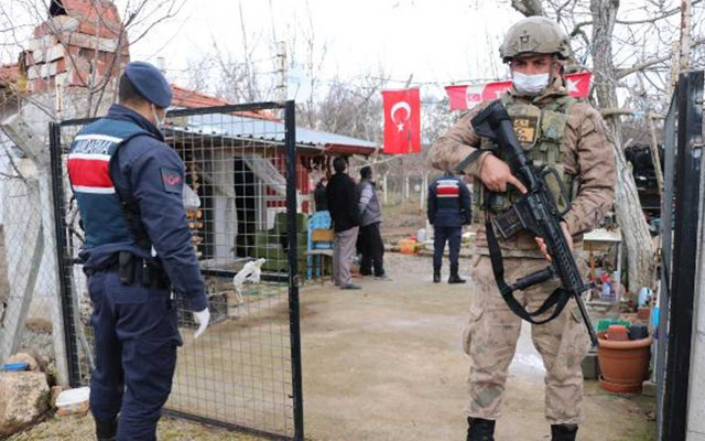 Denizli'de komanda destekli uyuşturucu operasyonu: 50'den fazla kişi gözaltında - Resim: 1