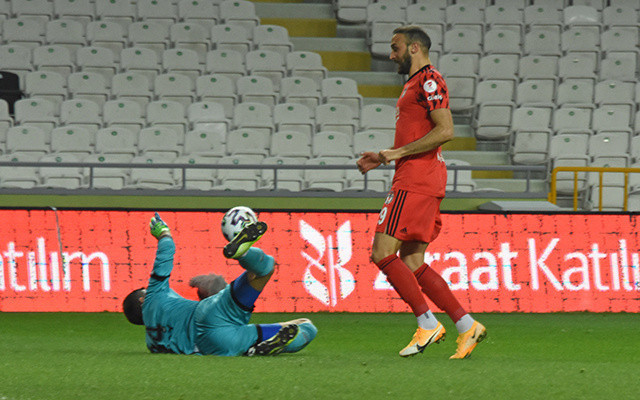 Konyaspor'u penaltılarda geçen Beşiktaş kupada yarı finale yükseldi - Resim: 1