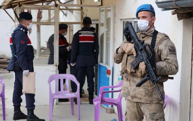 Denizli'de komanda destekli uyuşturucu operasyonu: 50'den fazla kişi gözaltında - Resim: 0