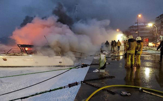 Bebek'te lüks yat ve tekne alev alev yandı - Resim: 0