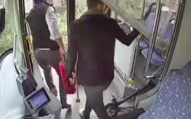 Antalya'da günün kahramanı seçildi! Şoför, anne ve 3 çocuğunun canını kurtardı - Resim: 2