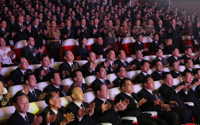 Kuzey Kore Lider Kim Jong-un eşi 1 yıl sonra görüntülendi - Resim: 2