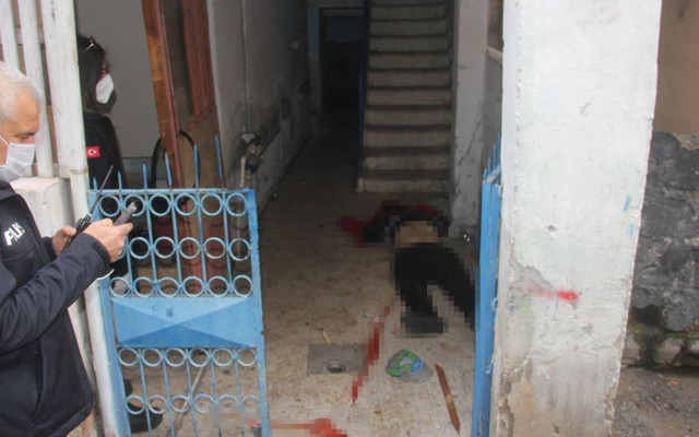 Adana'da kanlı olay! Önce sopayla dövdüler sonra tabancayla öldürdüler - Resim: 1