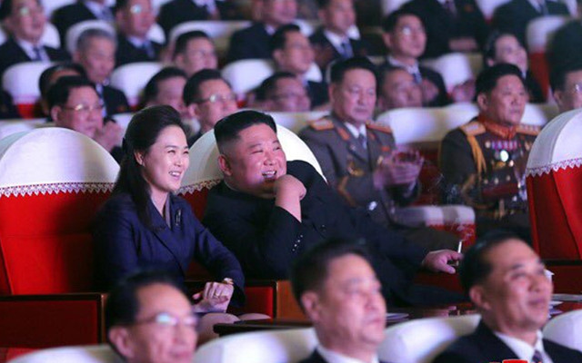 Kuzey Kore Lider Kim Jong-un eşi 1 yıl sonra görüntülendi - Resim: 1