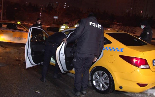 Ümraniye'de müşterileri rahatsız eden kötü koku taksiciyi ele verdi - Resim: 0