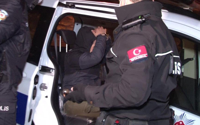 Ümraniye'de müşterileri rahatsız eden kötü koku taksiciyi ele verdi - Resim: 1