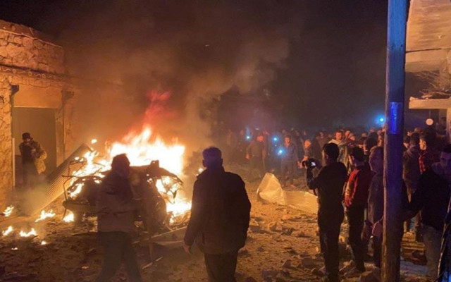 Suriye'de bombalı yüklü araç infilak etti! Terör saldırısında 5 kişi yaralandı - Resim: 1