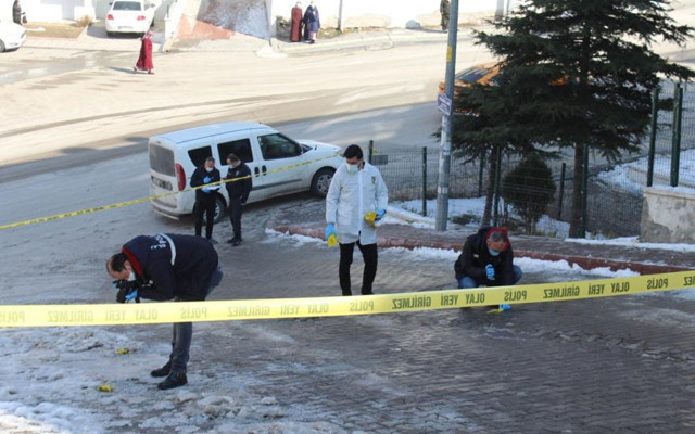 Ankara'da kanlı olay! Arabadan açılan ateşle bir kadın vurularak öldürüldü - Resim: 0