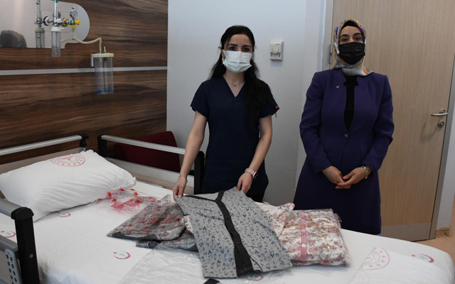 Çorum'da şiddet gören hemşireden ilginç af! Hastalara 200 pijama aldırdı - Resim: 0