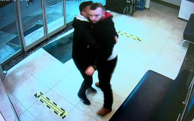 İstanbul’da şehir magandaları sağlık çalışanına saldırdı - Resim: 1